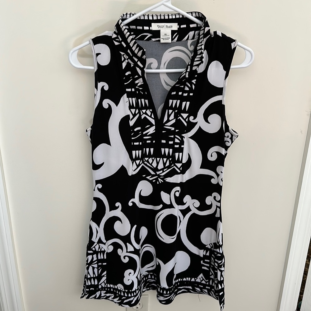 New White House Black Market XS tunic in black and white damask scroll print